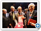Tinoco recebendo das mãos do Presidente Lula, a Comenda do Mérito da Cultura em dezembro de 2010 