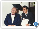 Luis Bordon e Papi Galan recebendo o reconhecimento dla UNESCO em Assuncion