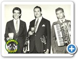 Tibagi, Miltinho e Valdeci recebendo o Troféu Chapéu de Palha na Rádio ABC em 1963